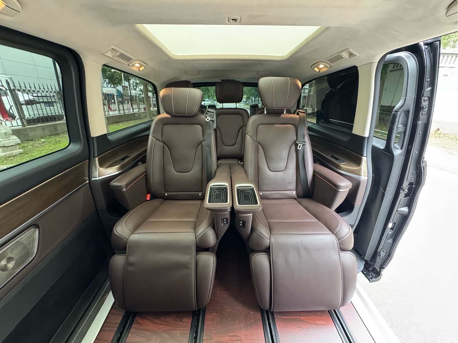 Mercedes-Benz V-Class, 2023 26