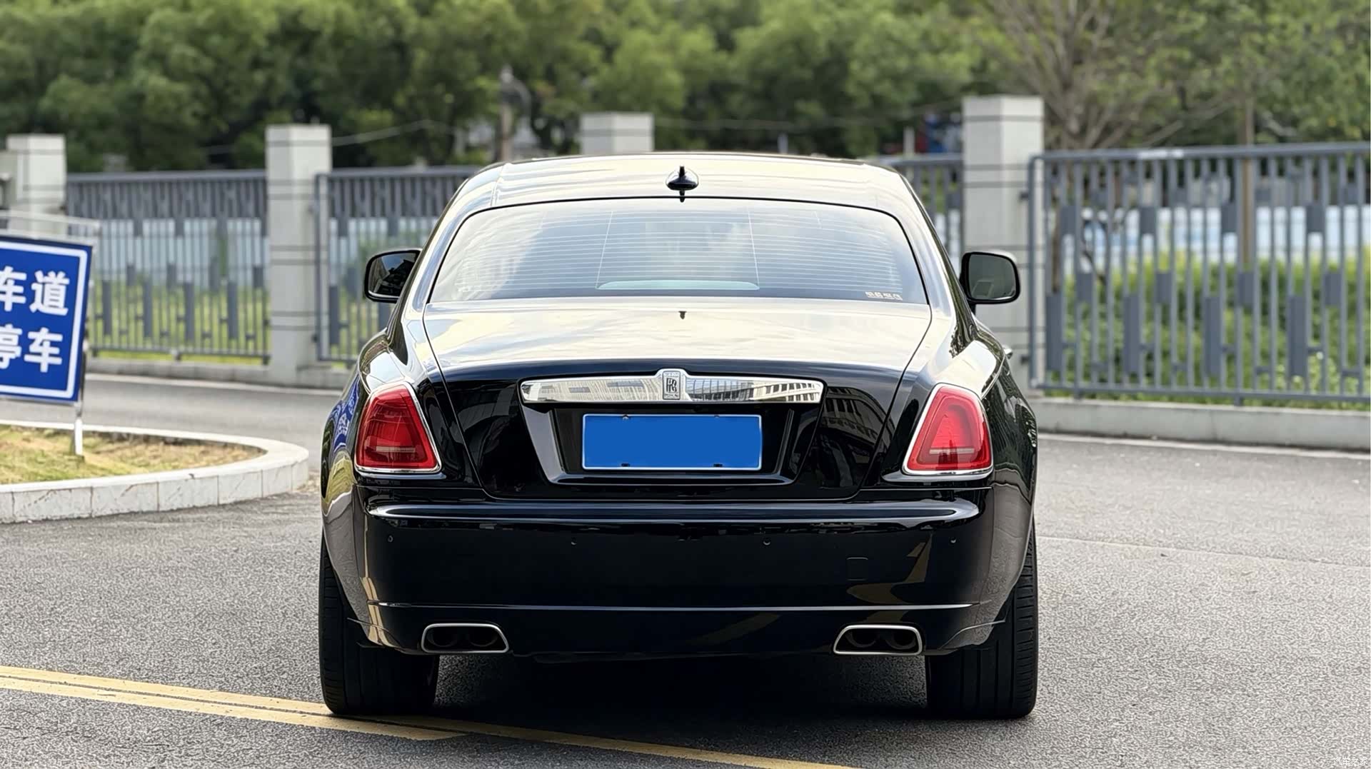 Rolls-Royce Ghost, 2011 все фото