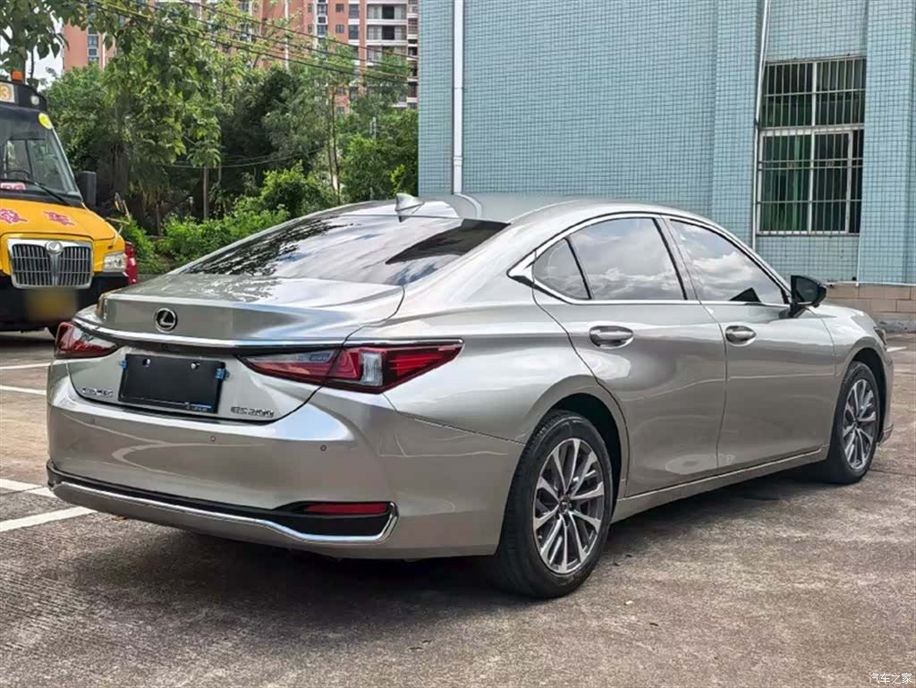Lexus ES, 2022 6