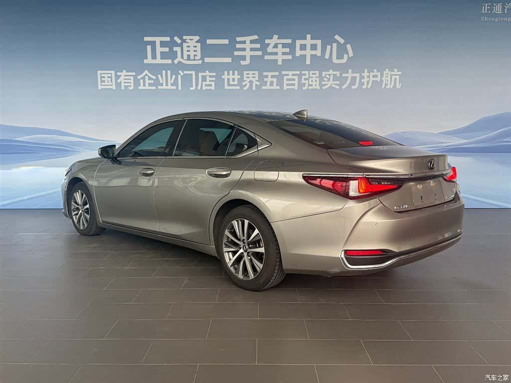 Lexus ES, 2021 3