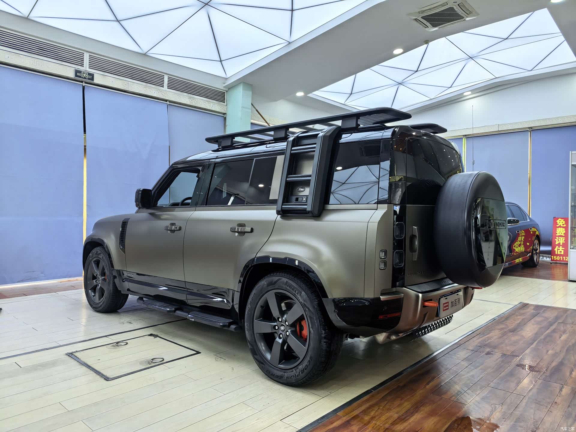 Land Rover Defender, 2023 18