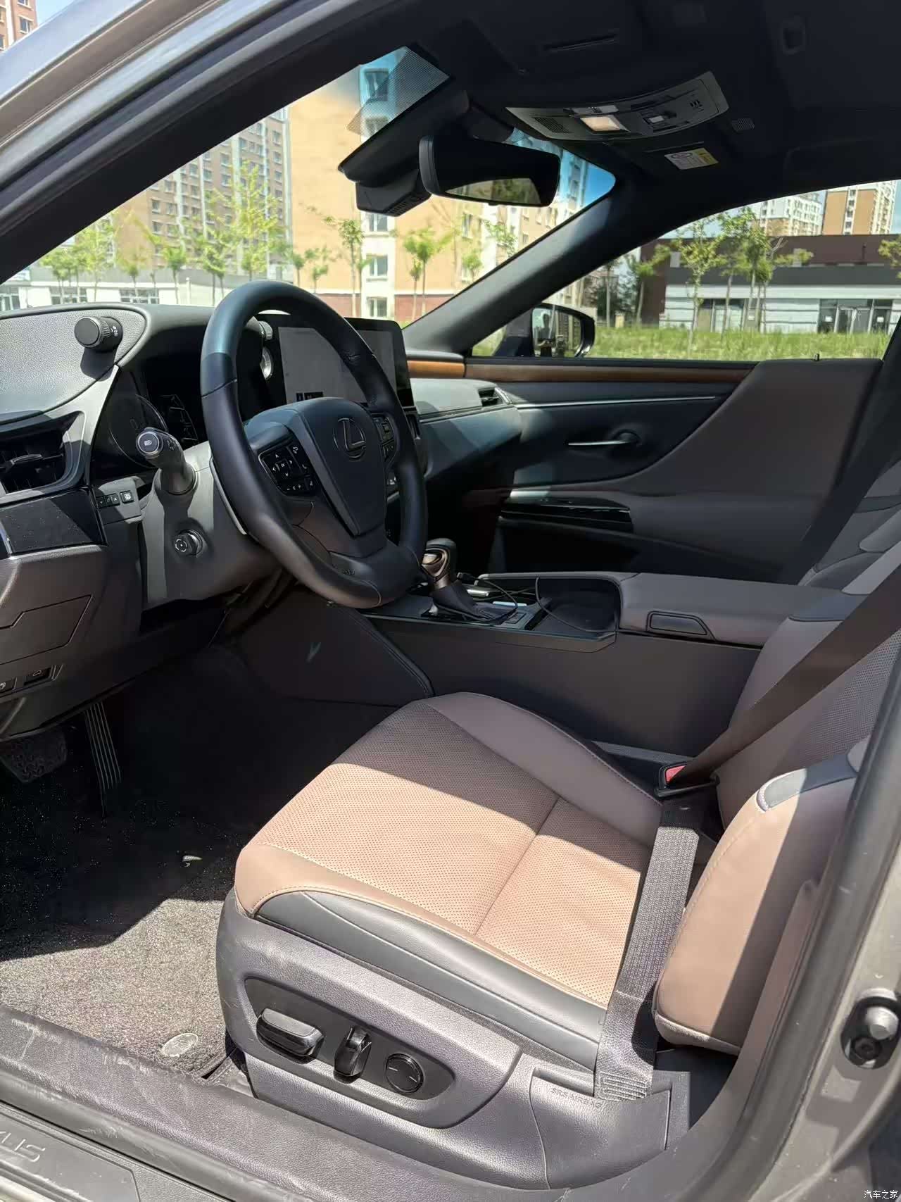 Lexus ES, 2024 4