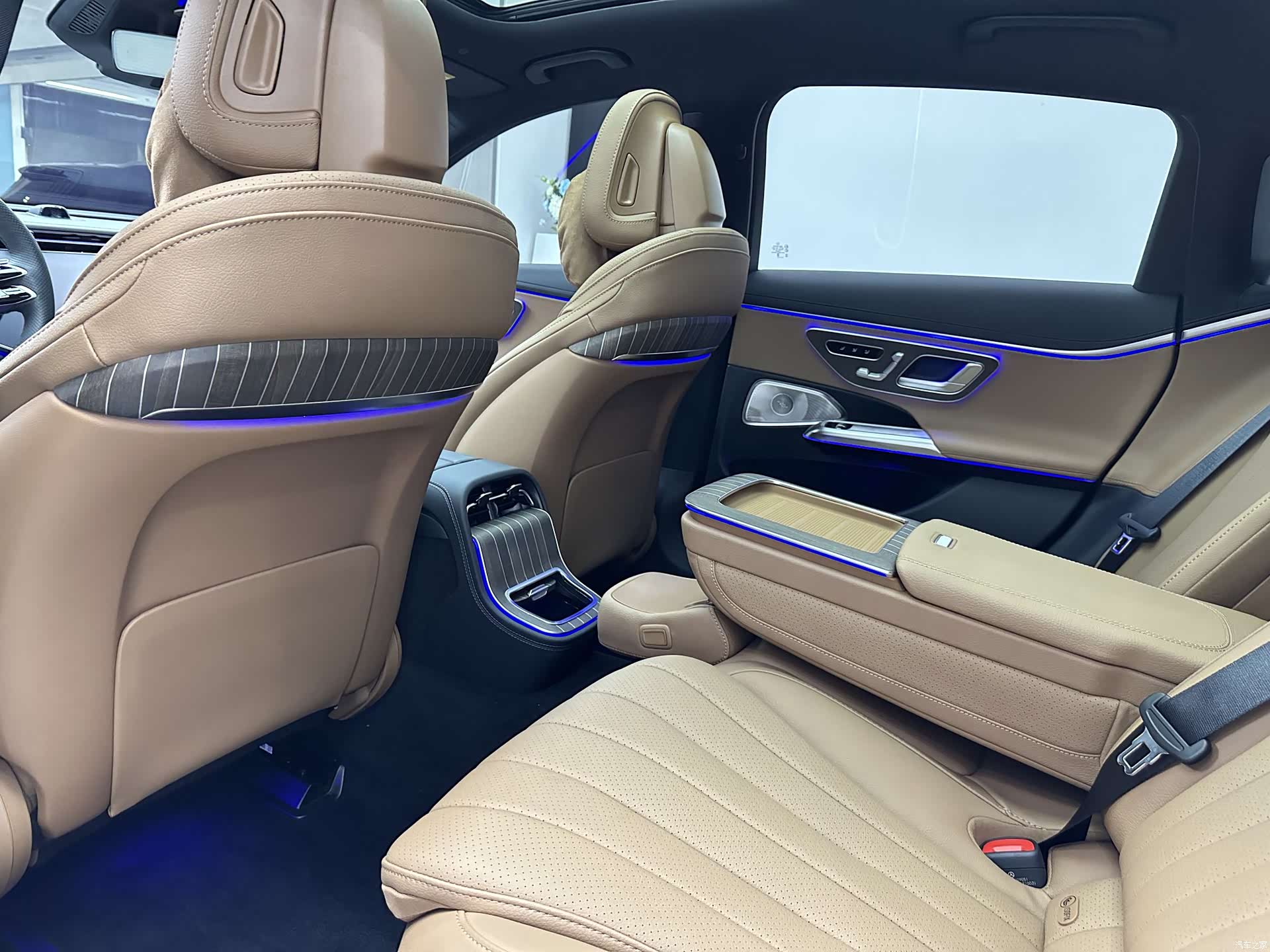 Mercedes-Benz E-Class, 2026 17