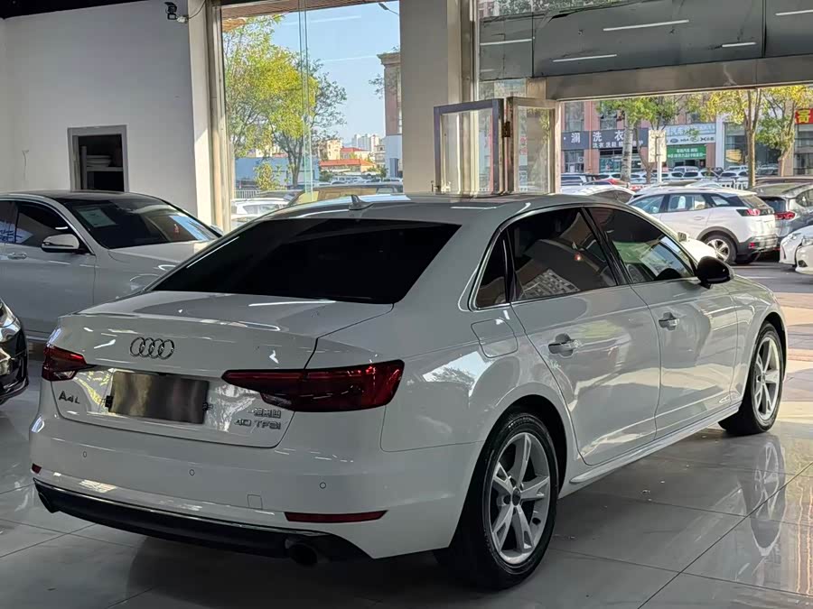 Audi A4L 2017, фото 6