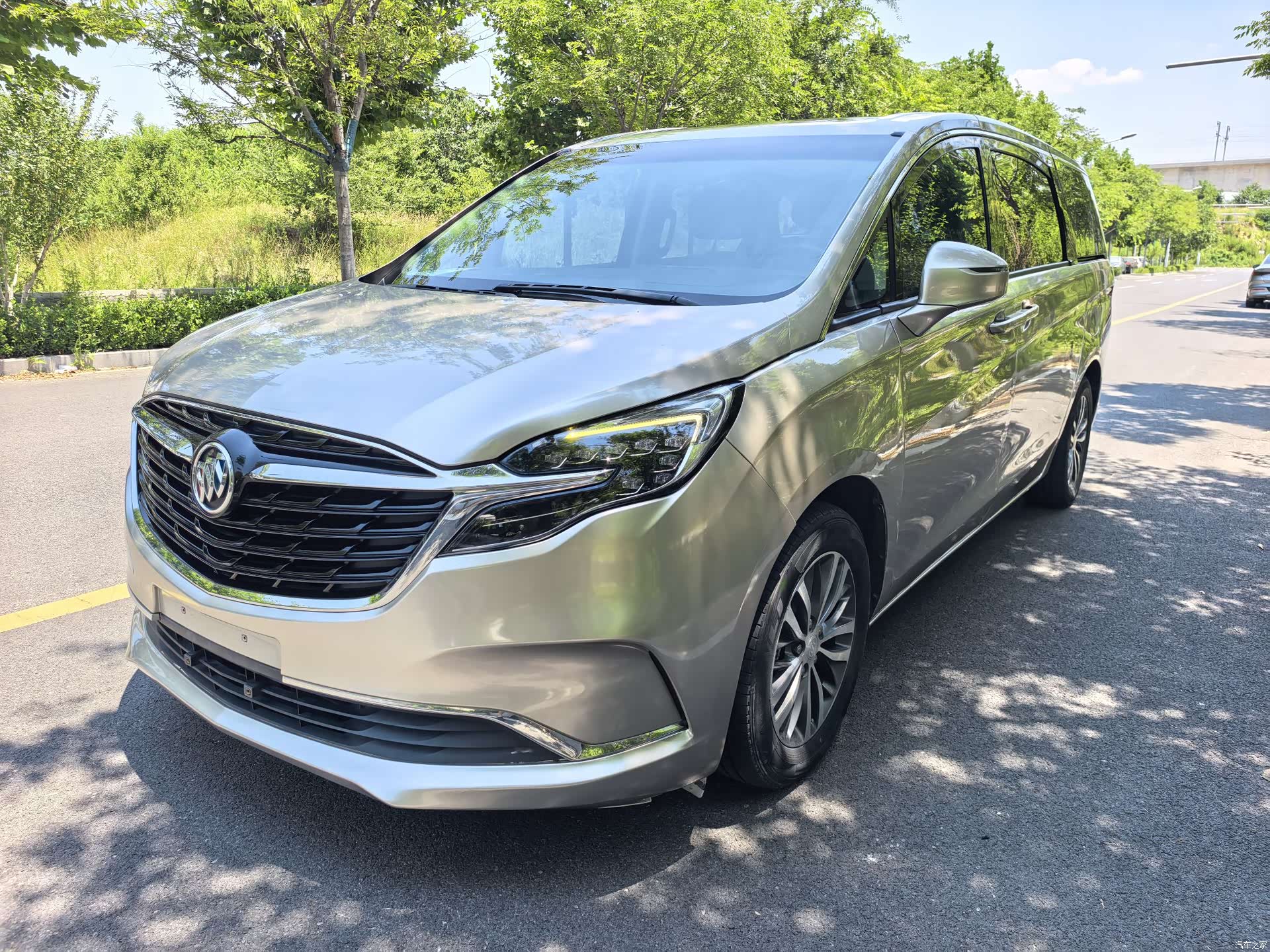 Buick GL8, 2022 1