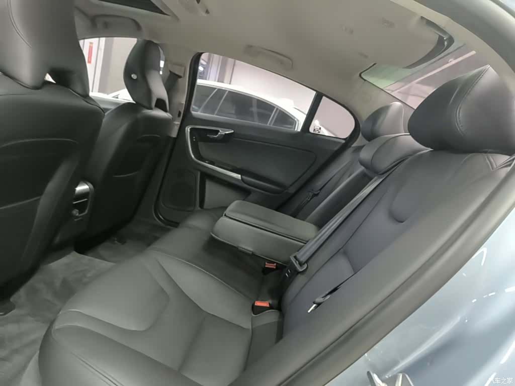 Volvo S60, 2017 17