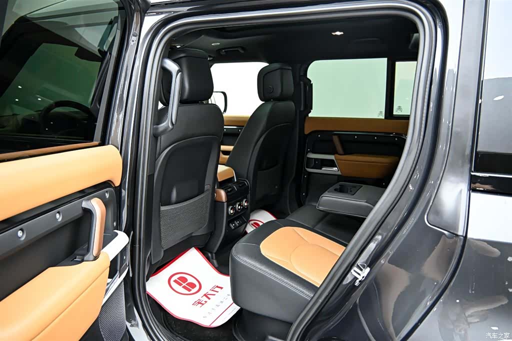Land Rover Defender, 2024 13