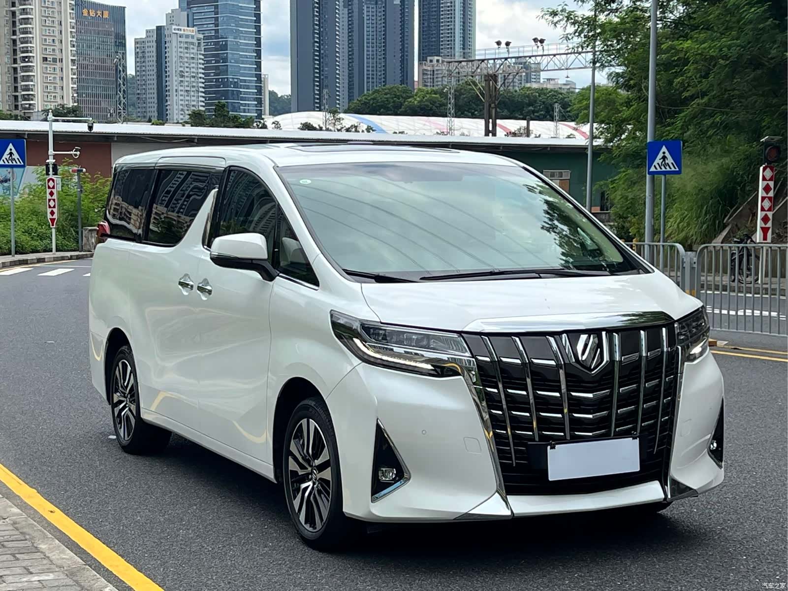 Toyota Alphard, 2018 3