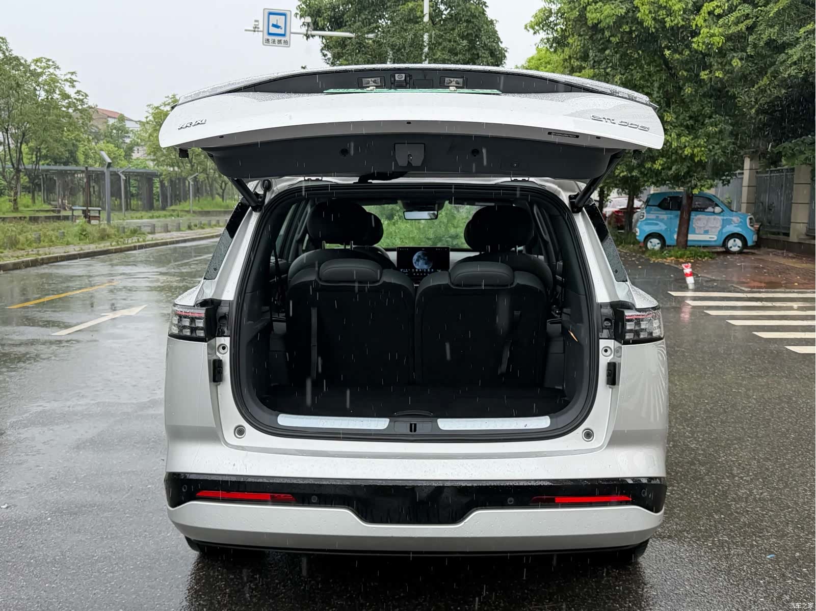 DongFeng eπ008, 2025 15