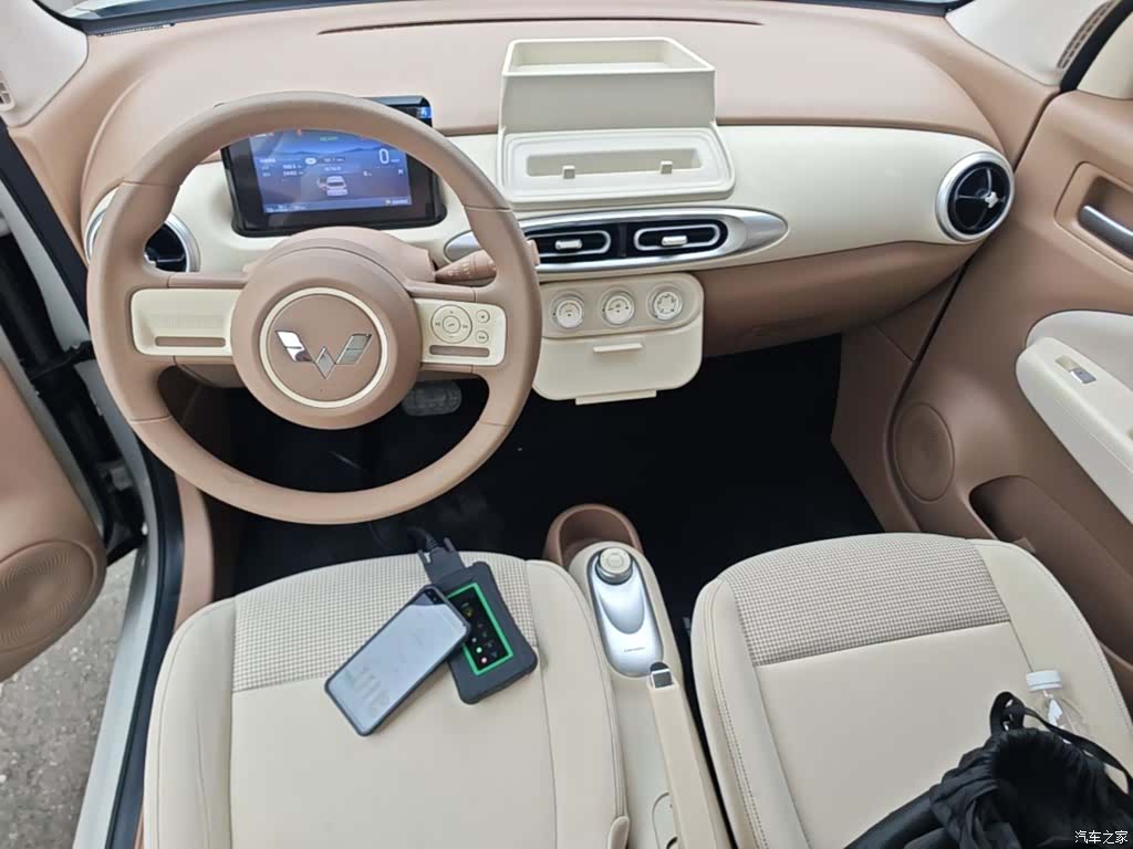 Wuling MINIEV, 2025 10