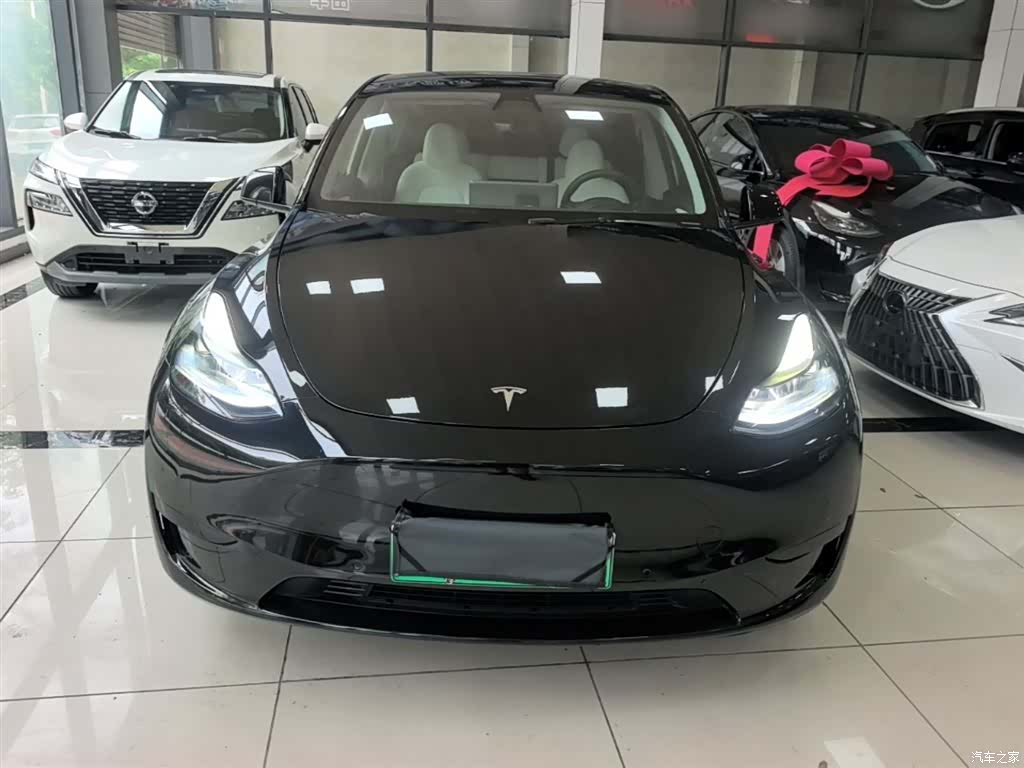 Tesla Model Y, 2023 3