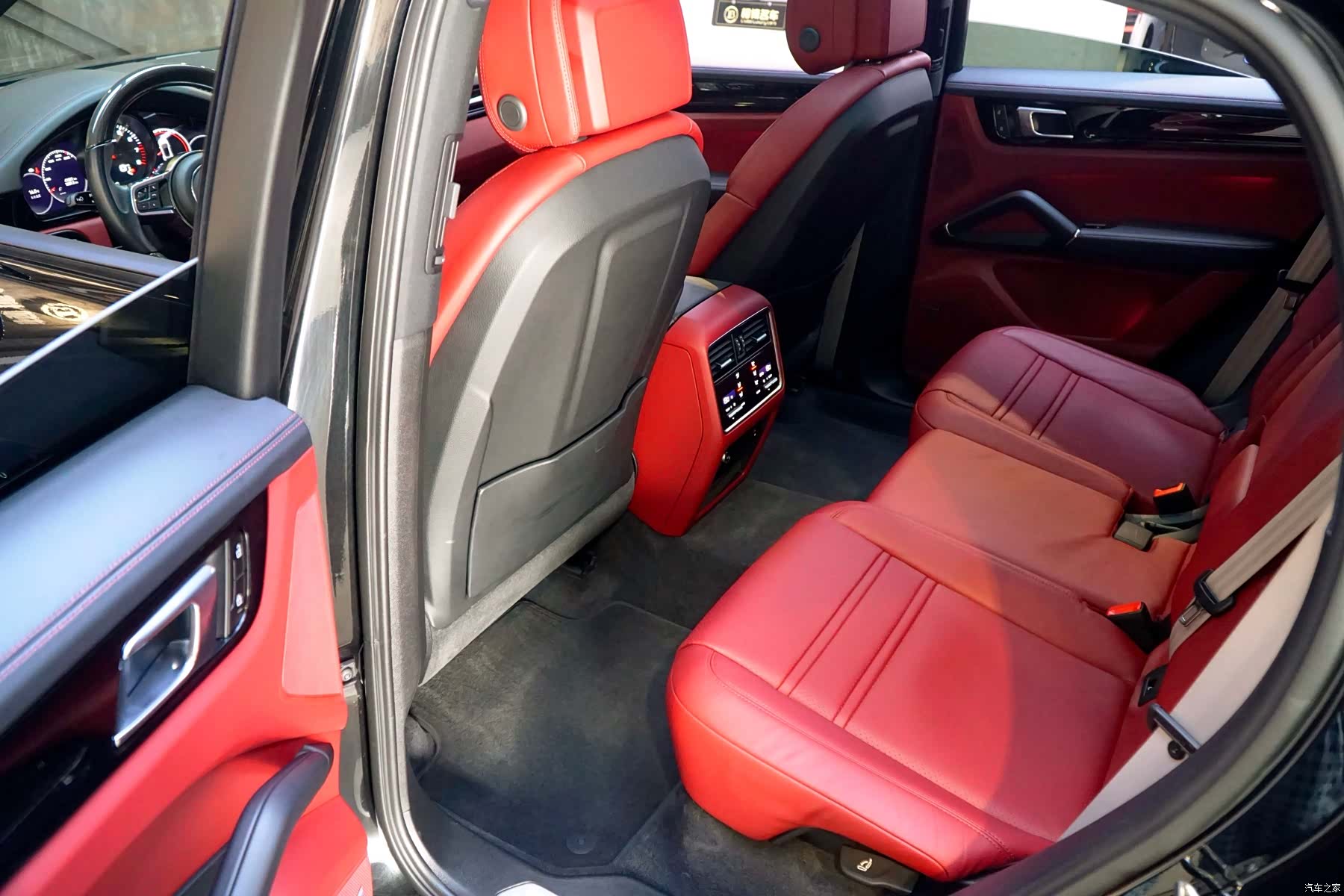 Porsche Cayenne, 2023 10