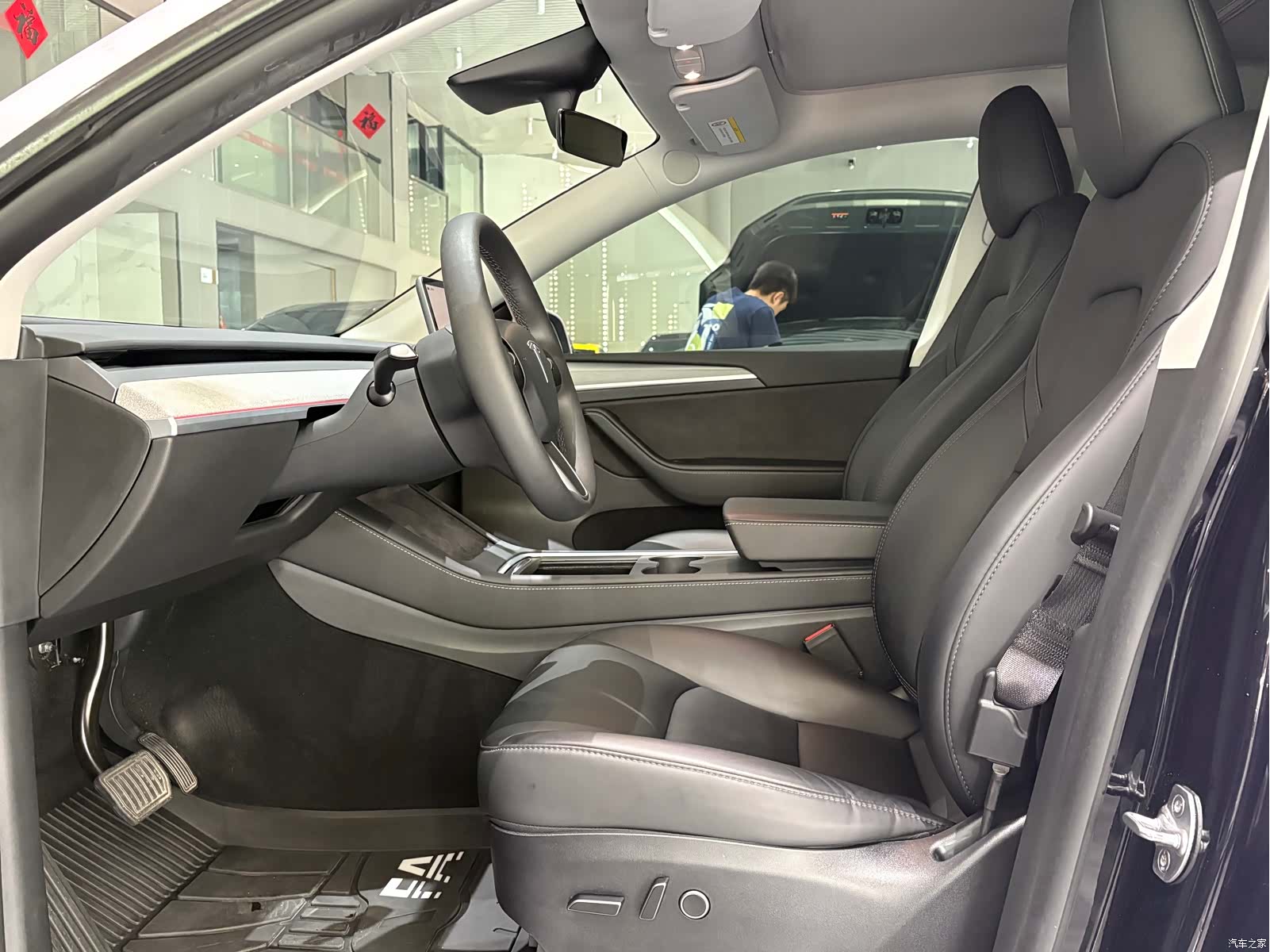 Tesla Model Y, 2023 4