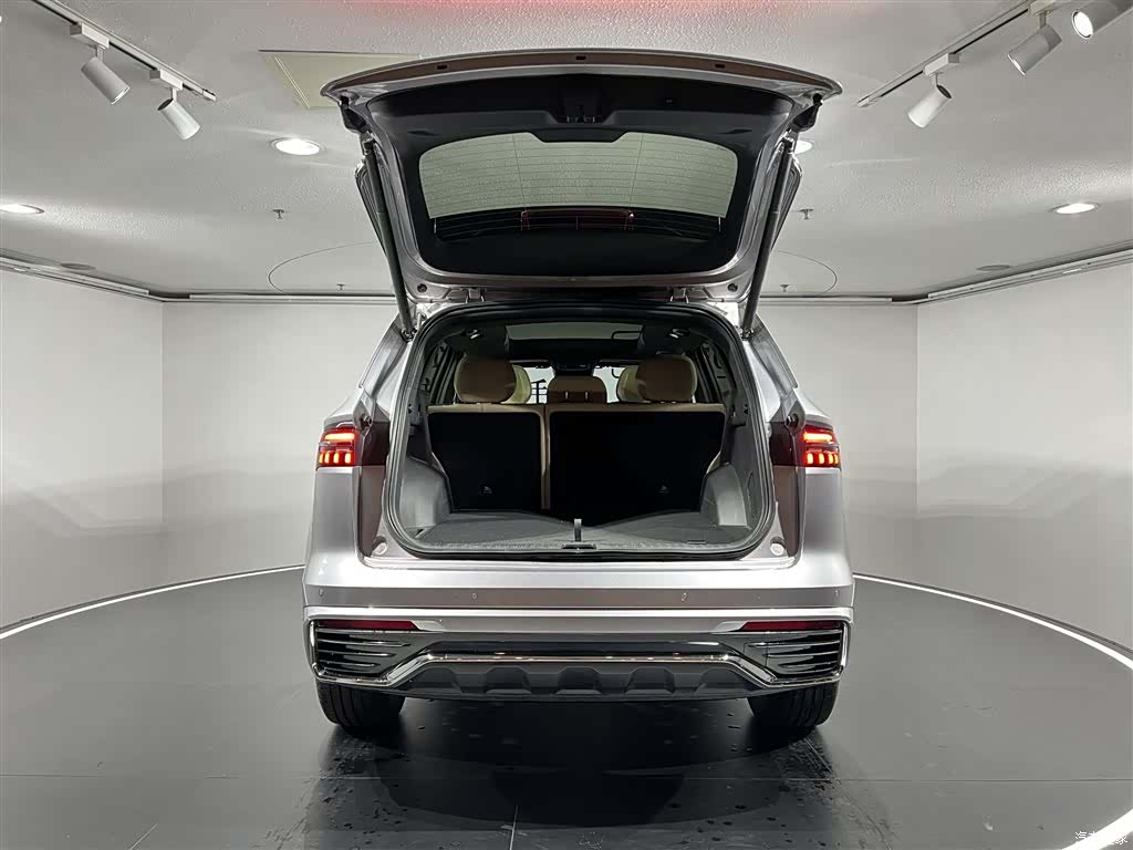 Geely Xingyue L, 2025 10