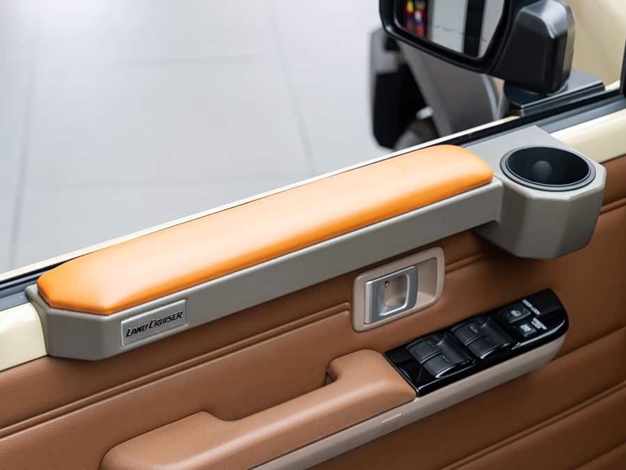 Toyota Land Cruiser LC76 2025, фото 11