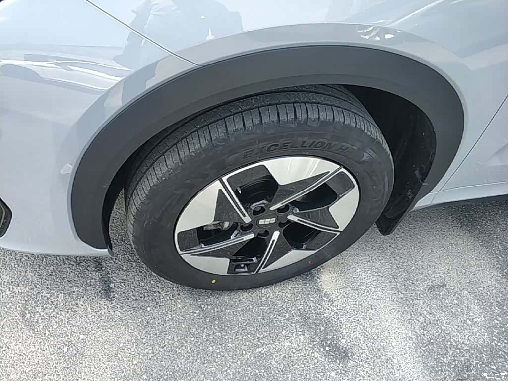 Geely Galaxy E5, 2025 23
