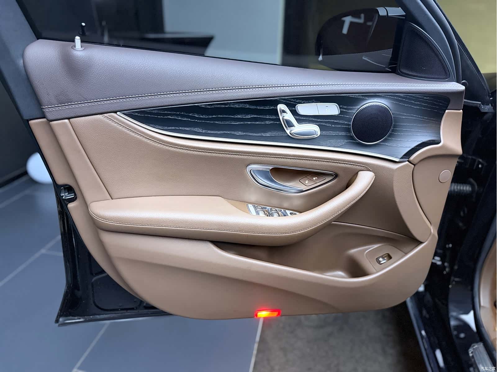 Mercedes-Benz E-Class, 2023 4