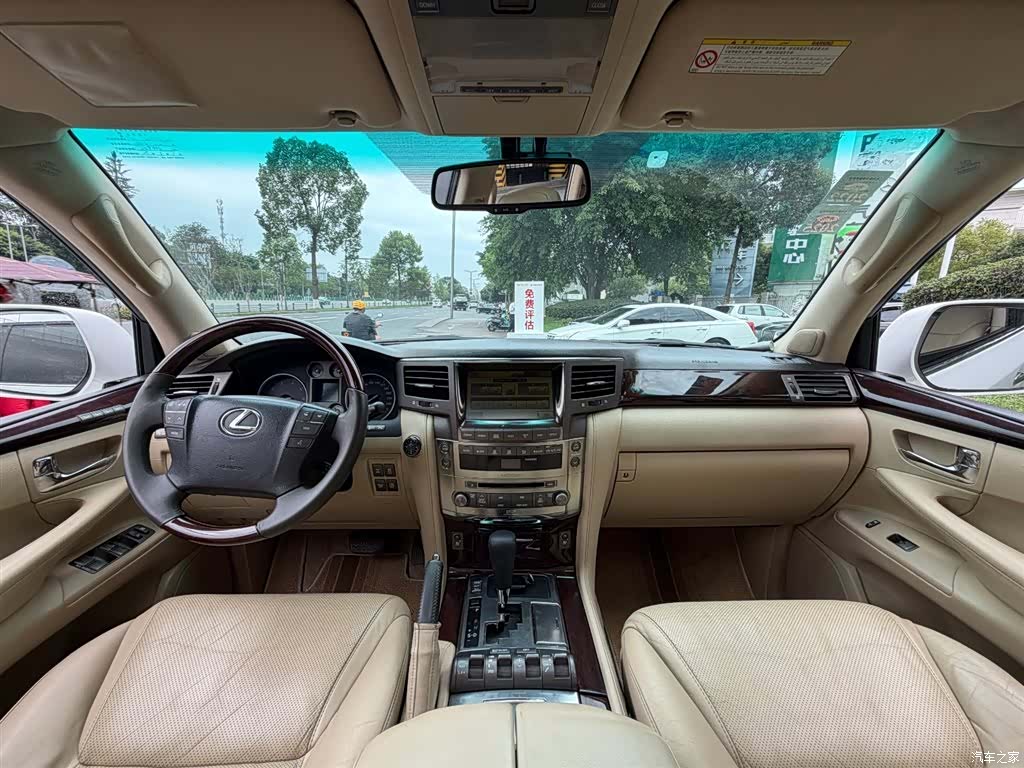 Lexus LX, 2009 11