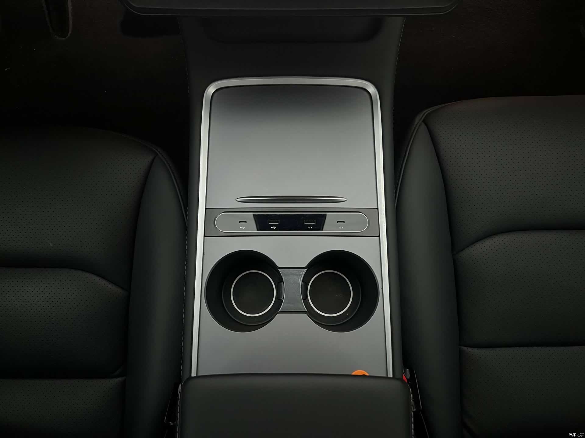 Tesla Model Y, 2023 все фото