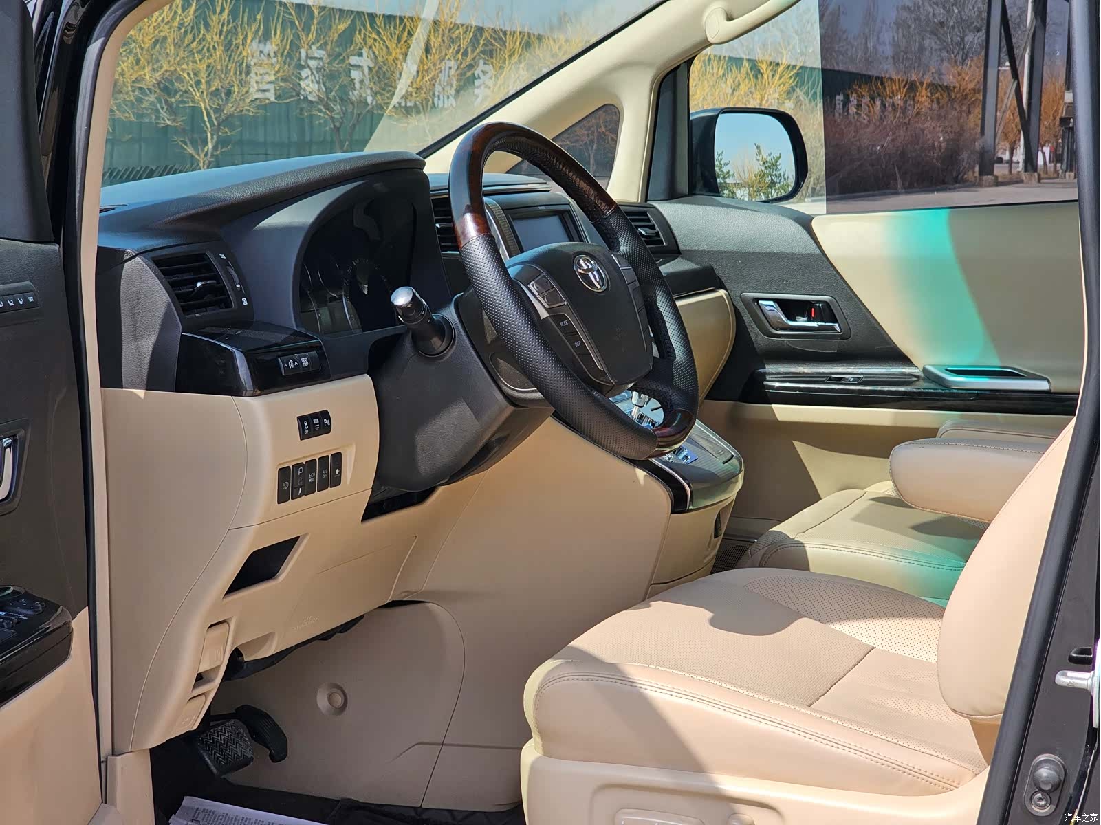 Toyota Alphard, 2012 8