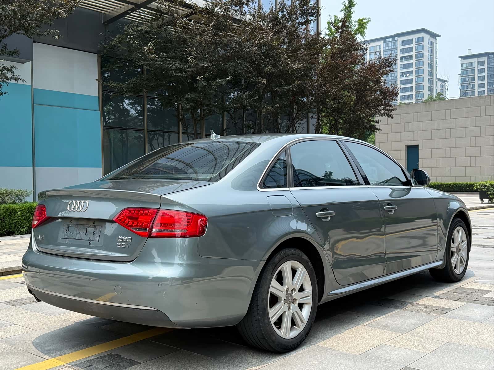 Audi A4L, 2011 4
