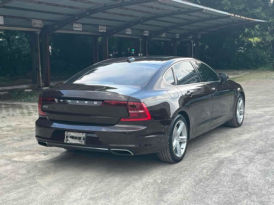 Volvo S90