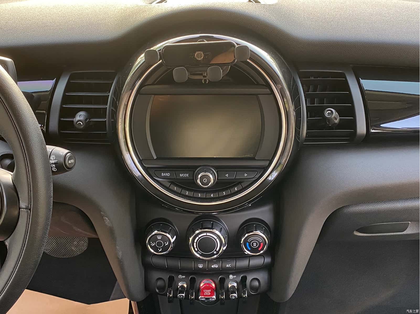 Mini ONE, 2019 6