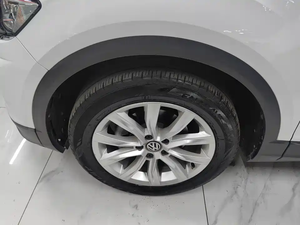 Volkswagen T-ROC exploring Songs