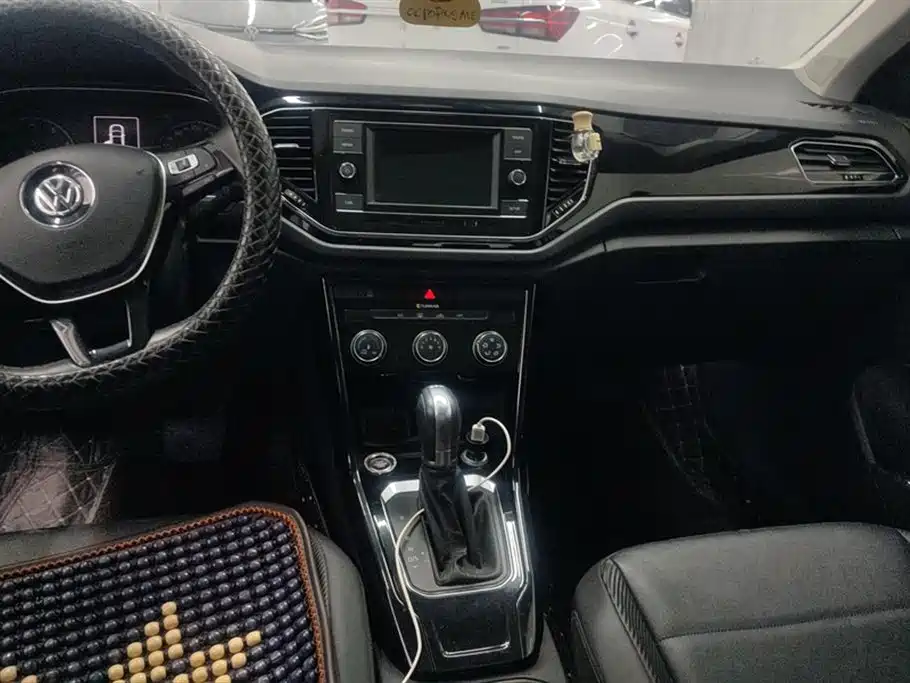 Volkswagen T-ROC exploring Songs