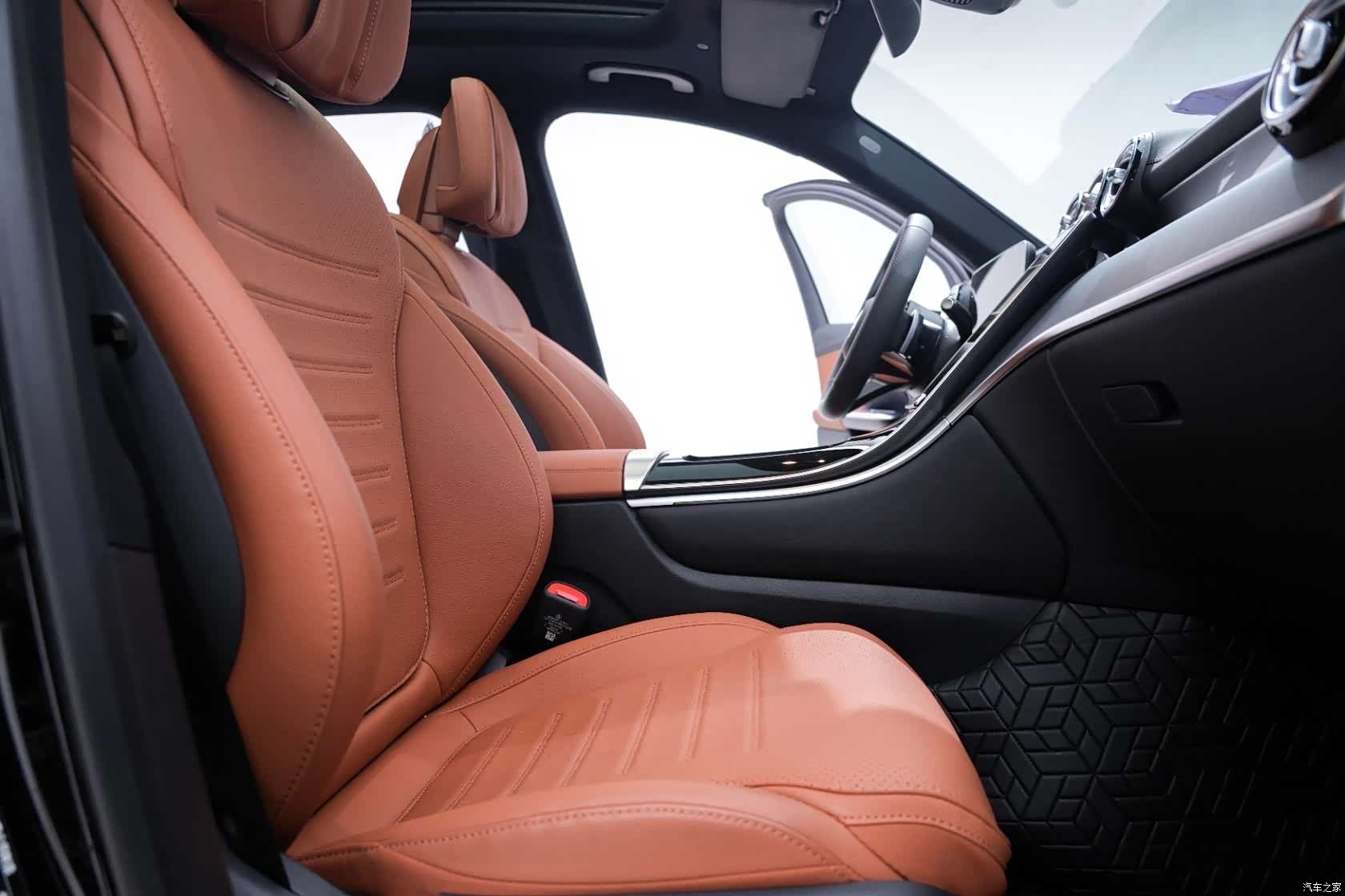 Mercedes-Benz GLC, 2025 24