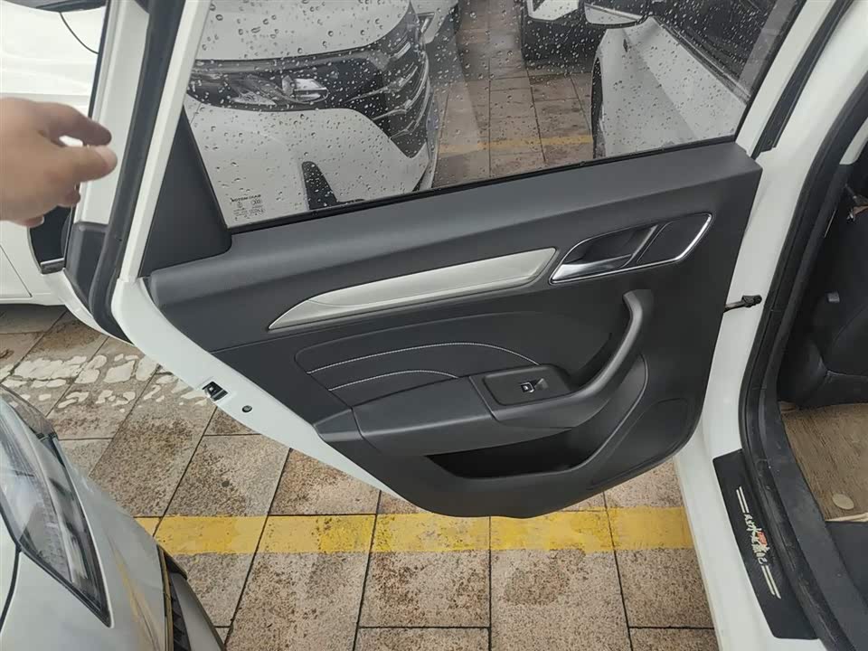Roewe i6 Roewe i6