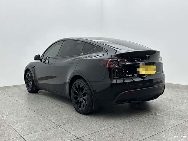 Tesla Model Y, 2022 4