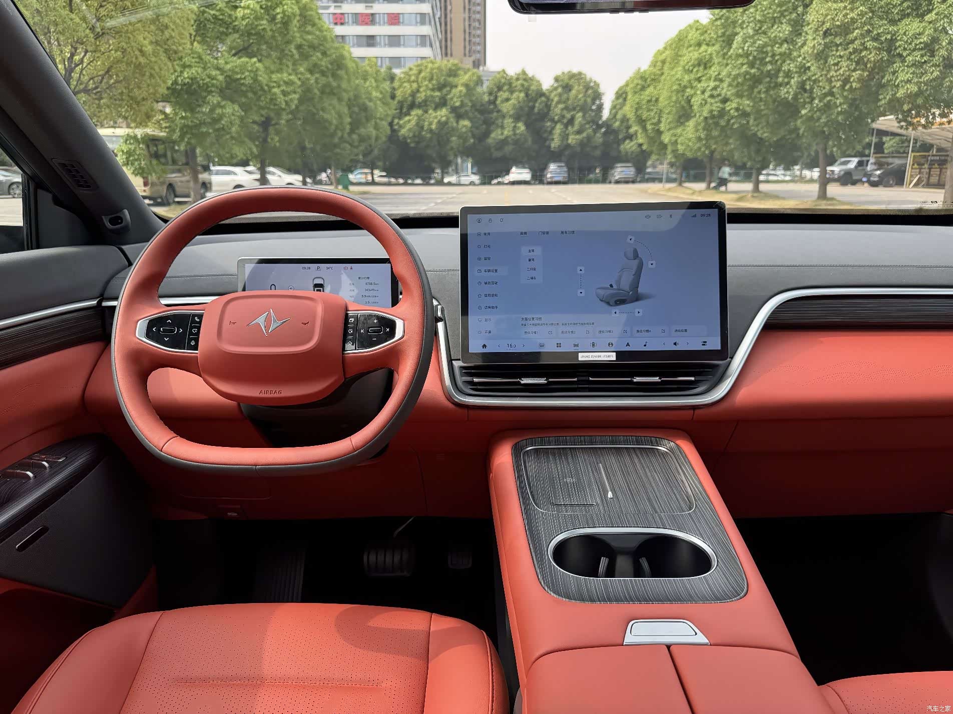 DongFeng eπ008, 2025 10