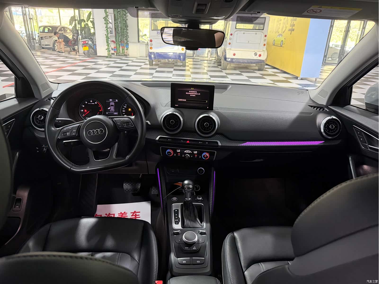 Audi Q2L, 2023 все фото
