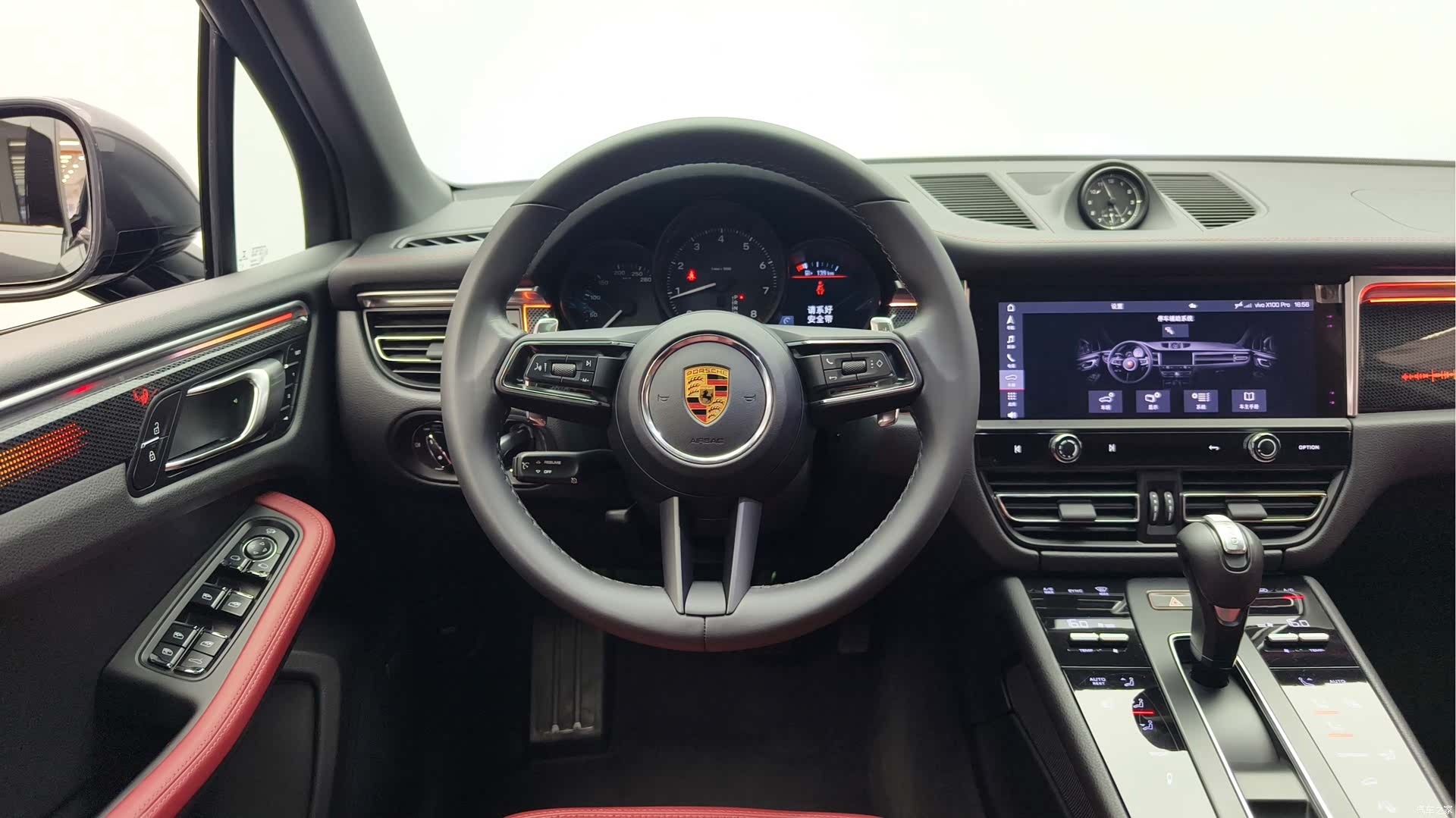 Porsche Macan, 2024 12
