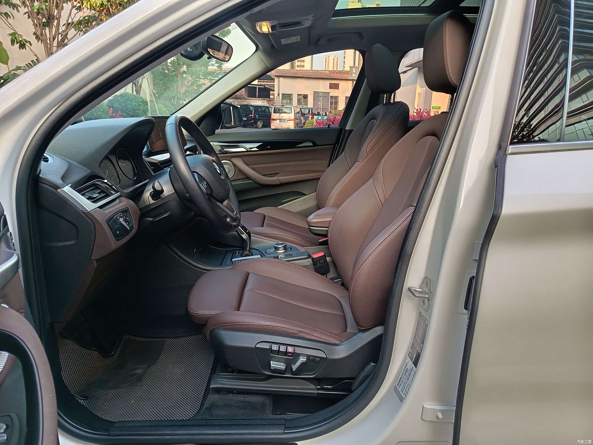 BMW X1, 2022 все фото