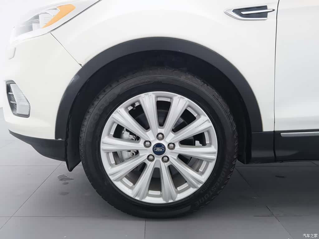 Ford Kuga, 2017 17