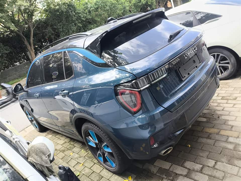 Lynk & Co 01