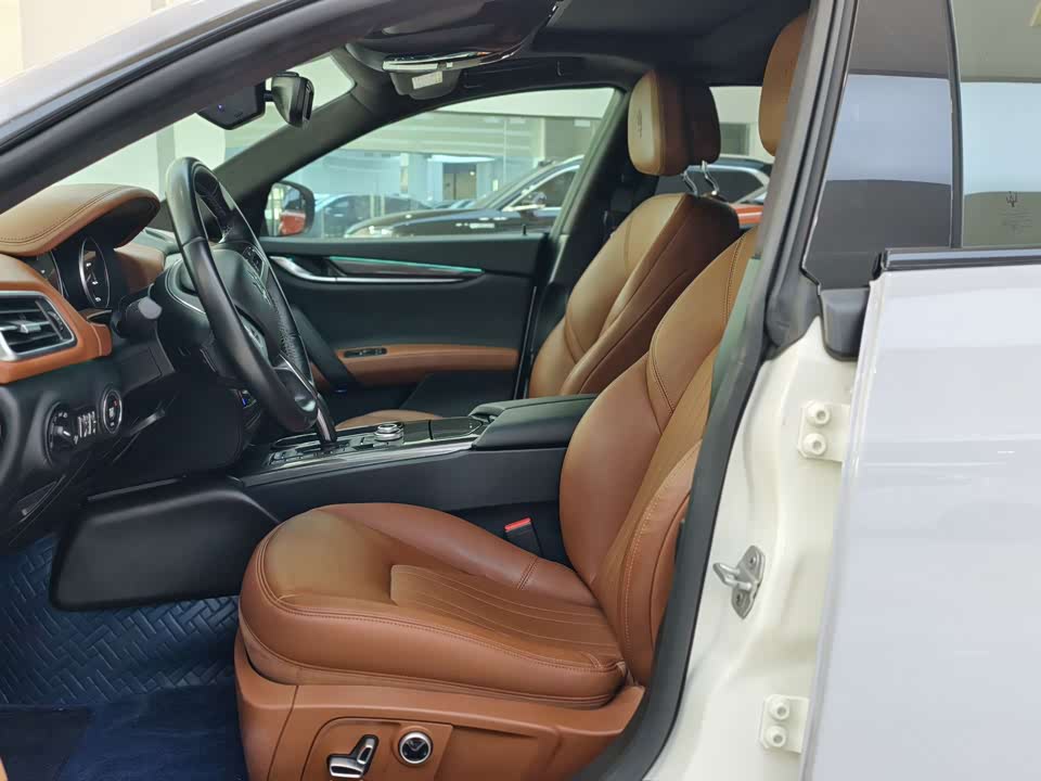Maserati Ghibli Maserati Ghibli