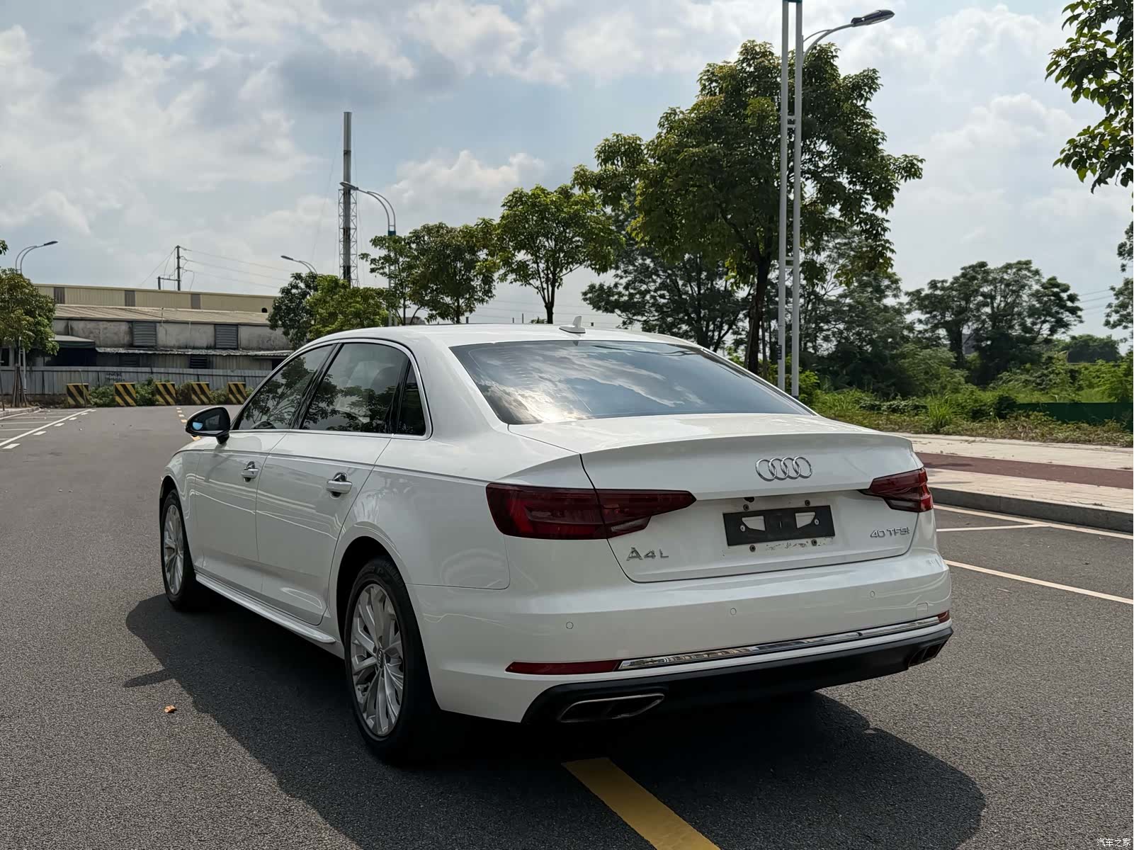 Audi A4L, 2019 все фото