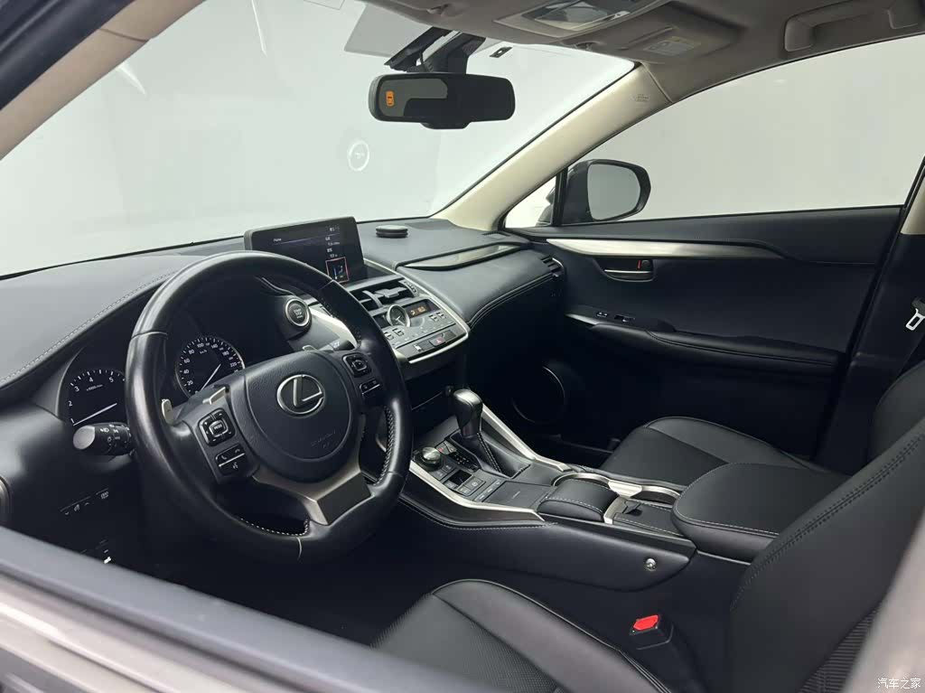 Lexus NX, 2021 14