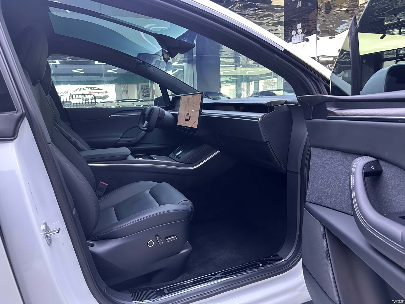 Tesla Model X, 2023 10