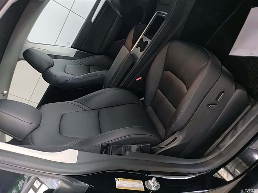 Tesla Model Y, 2023 25