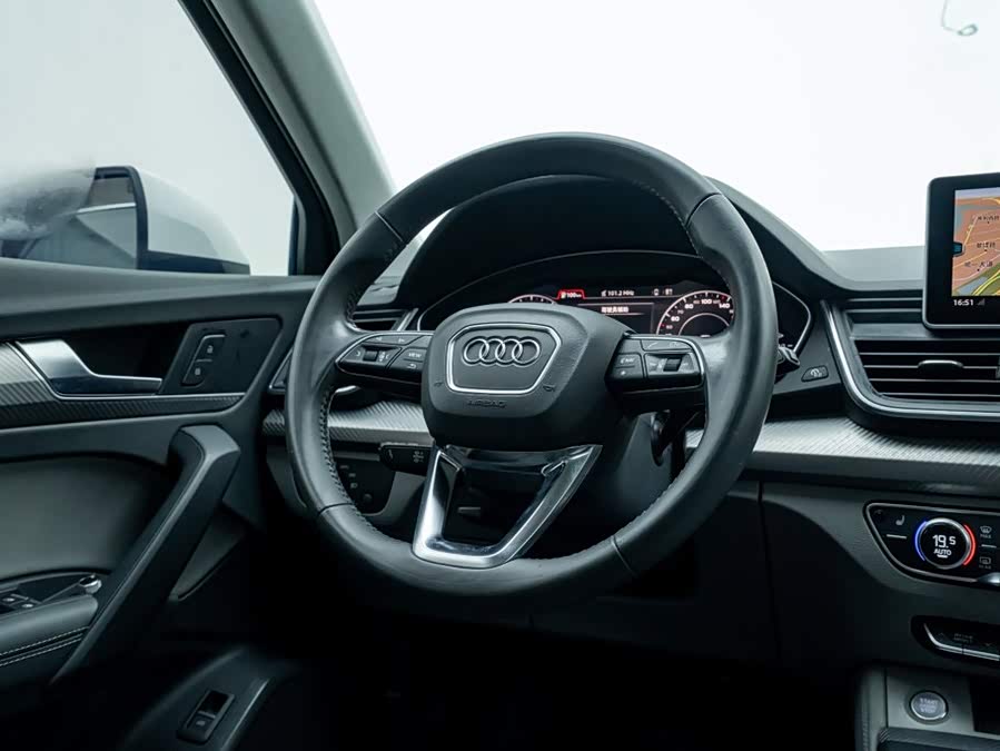 Audi Q5L 2019, фото 15