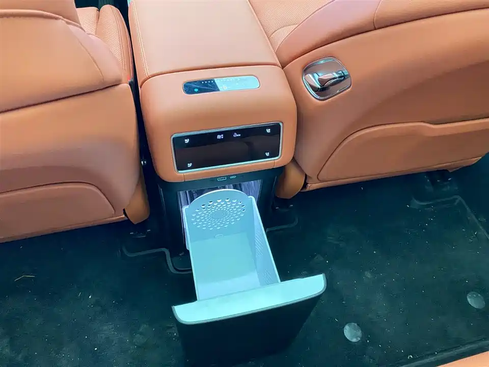 BYD Tang L