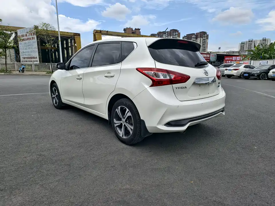 Nissan TIIDA