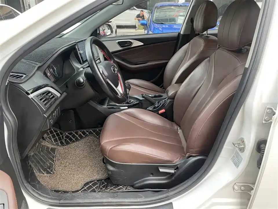 Soueast A5 wing dance