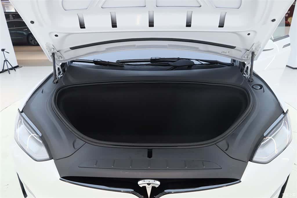 Tesla Model X, 2023 17