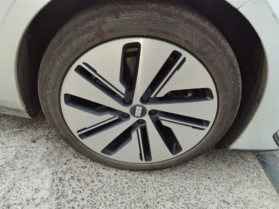 Geely Galaxy Galaxy E8