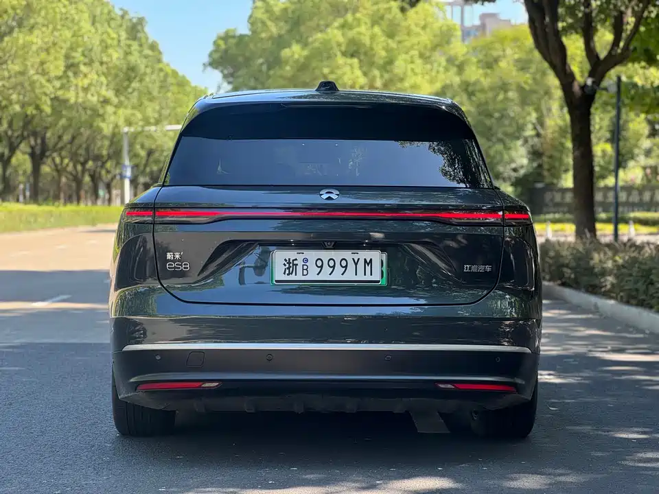 NIO ES8